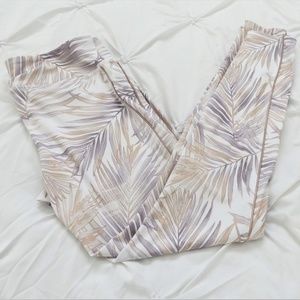 Leaf print leggings